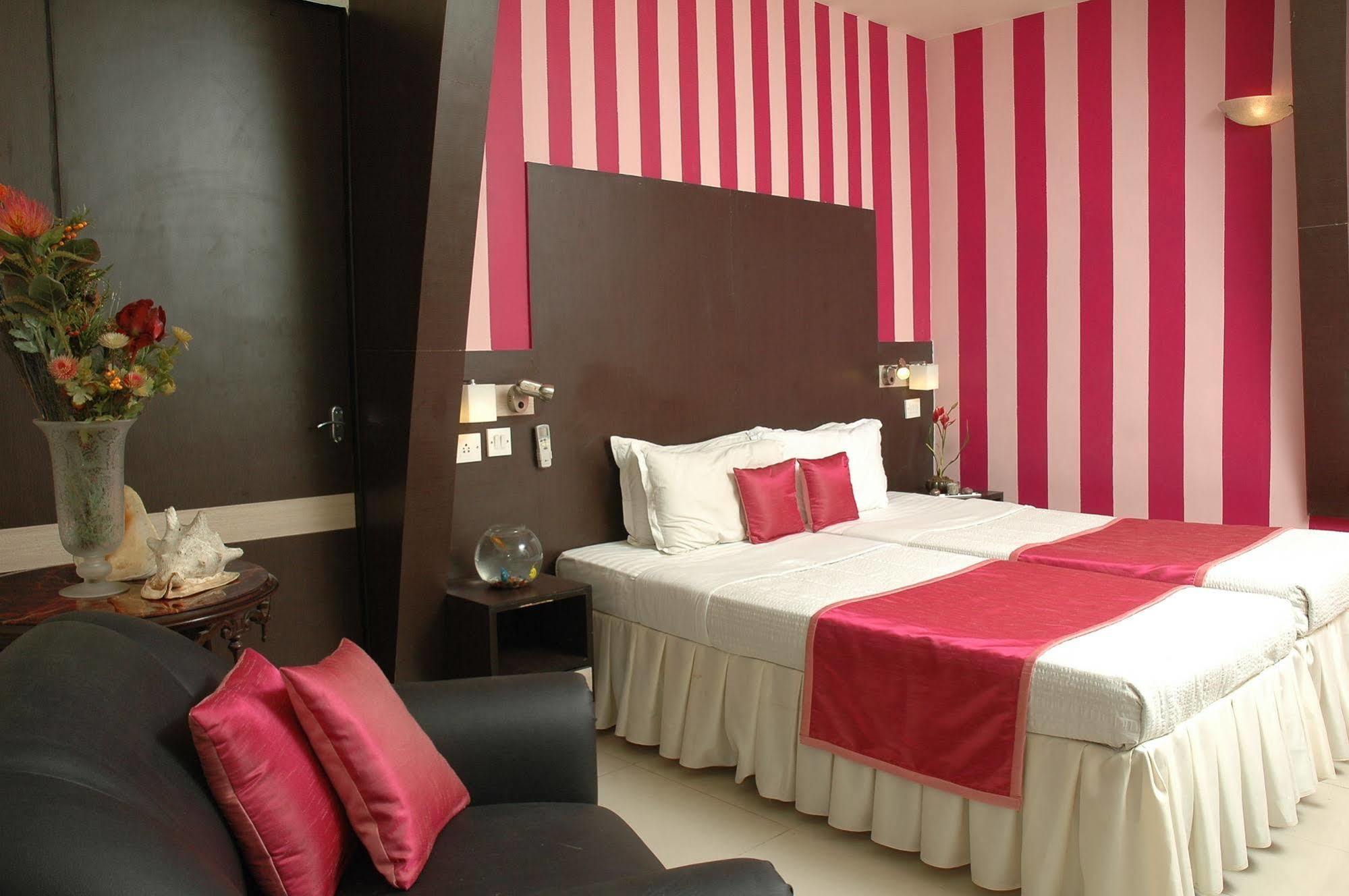 העיר בנגלור Istay Hotels Infantry Road מראה חיצוני תמונה