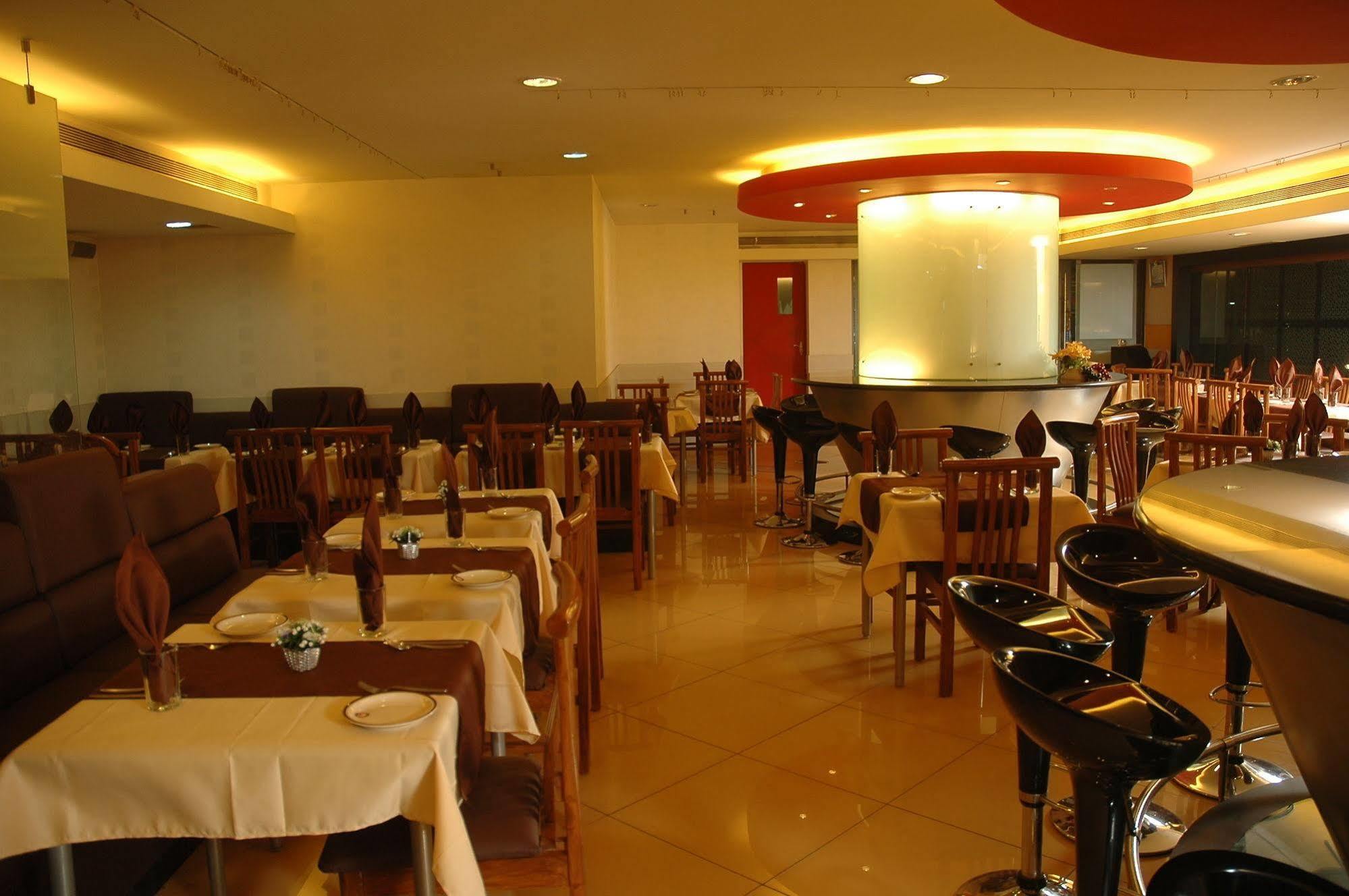העיר בנגלור Istay Hotels Infantry Road מראה חיצוני תמונה