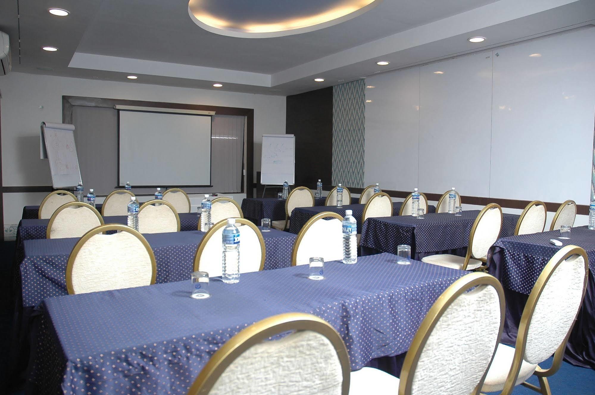 העיר בנגלור Istay Hotels Infantry Road מראה חיצוני תמונה