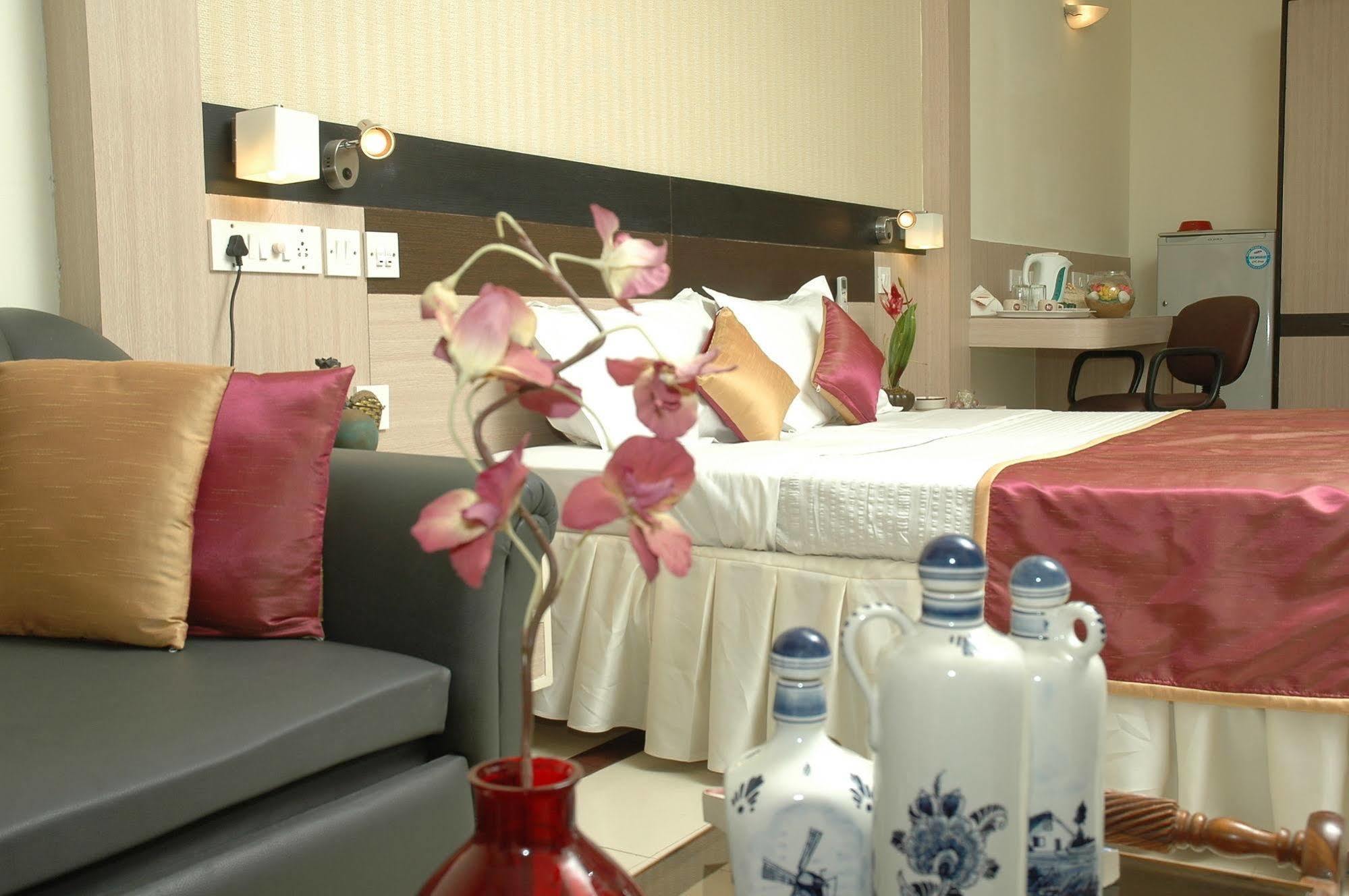 העיר בנגלור Istay Hotels Infantry Road מראה חיצוני תמונה